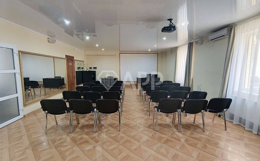 Продаю гостиницу с сетевым арендатором в центре, 585 м² фото