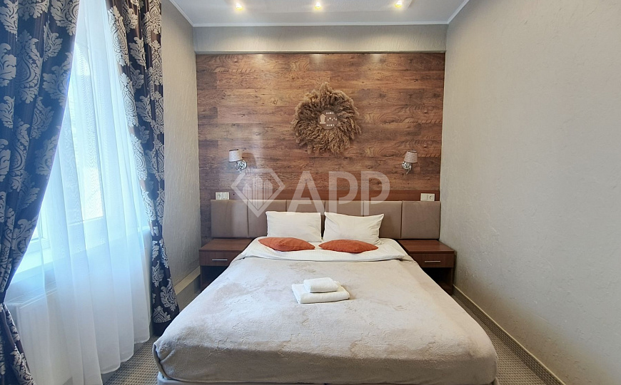 Продаю гостиницу с сетевым арендатором в центре, 585 м² фото