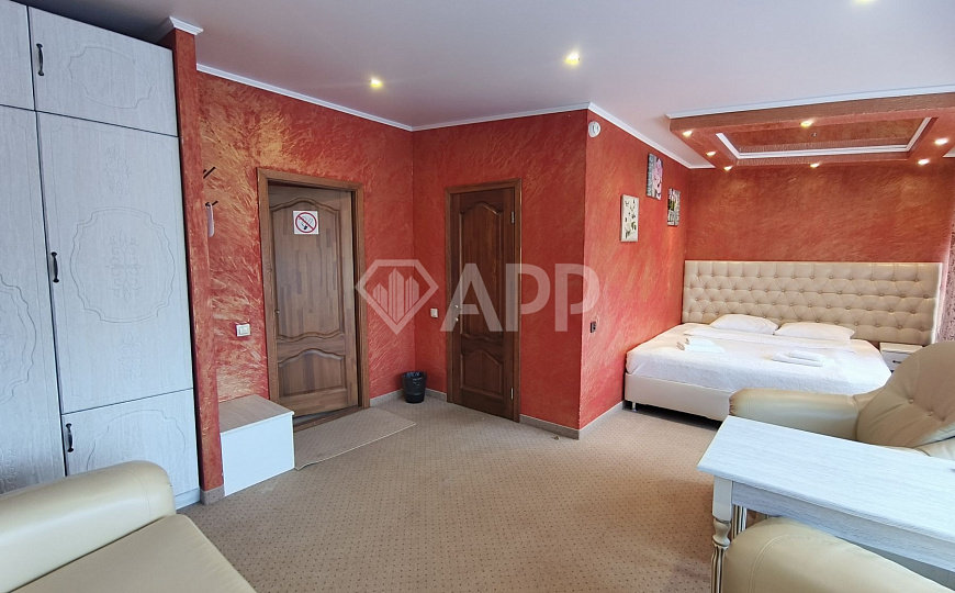 Продаю гостиницу с сетевым арендатором в центре, 585 м² фото