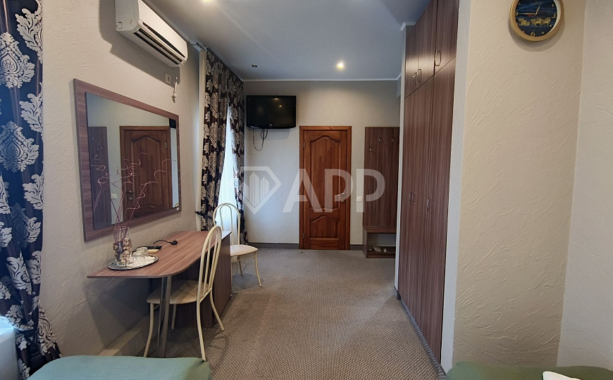 Продаю гостиницу с сетевым арендатором в центре, 585 м² фото