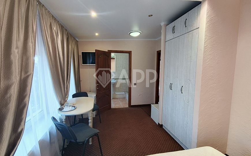 Продаю гостиницу с сетевым арендатором в центре, 585 м² фото