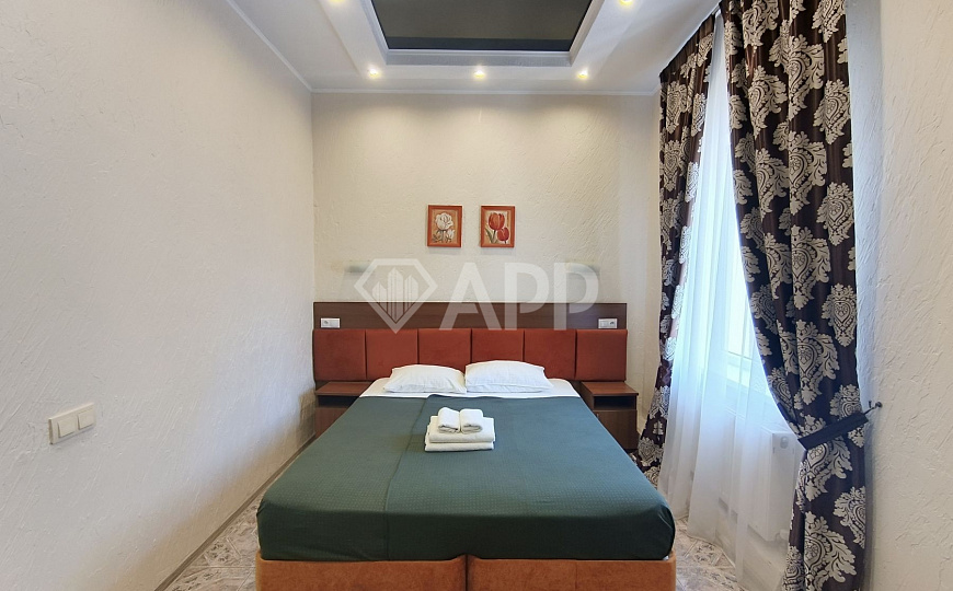 Продаю гостиницу с сетевым арендатором в центре, 585 м² фото