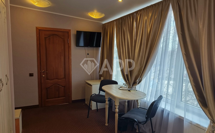 Продаю гостиницу с сетевым арендатором в центре, 585 м² фото