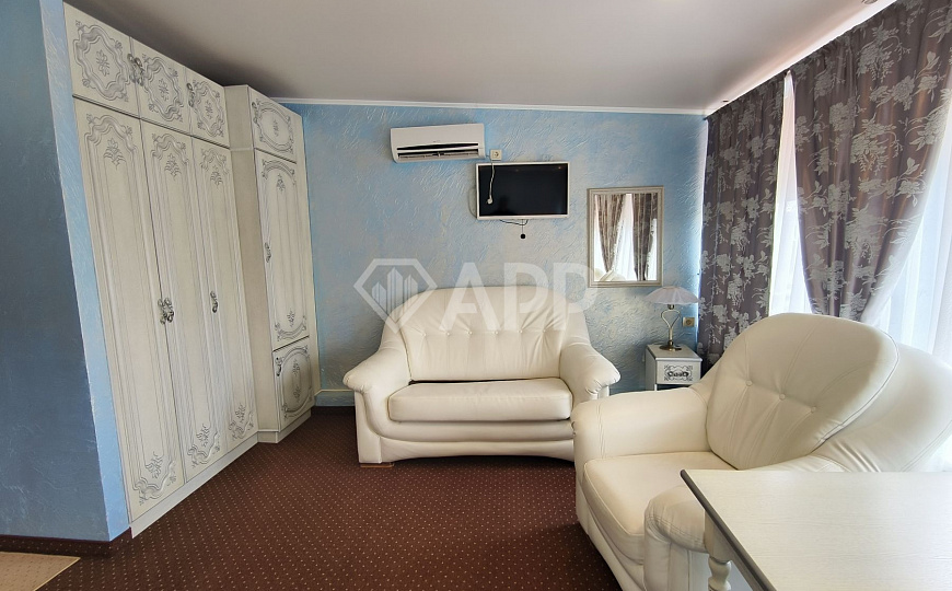 Продаю гостиницу с сетевым арендатором в центре, 585 м² фото