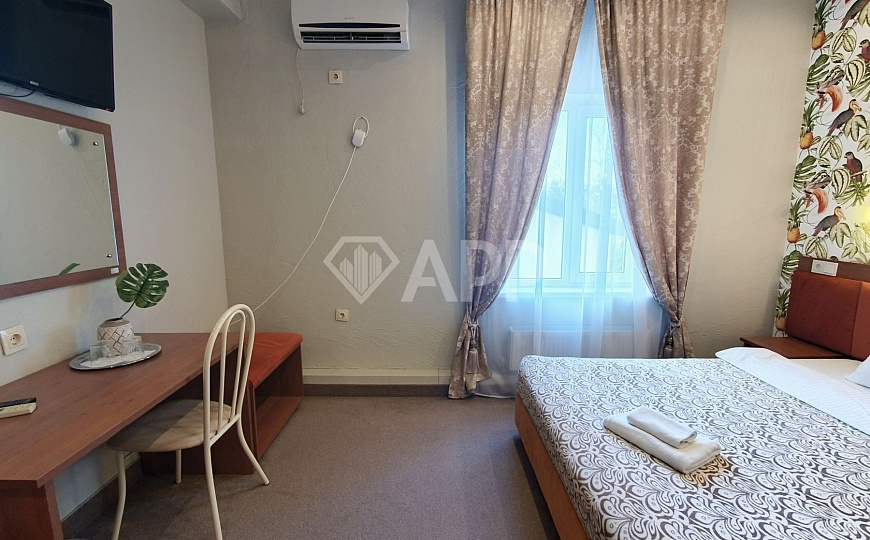 Продаю гостиницу с сетевым арендатором в центре, 585 м² фото