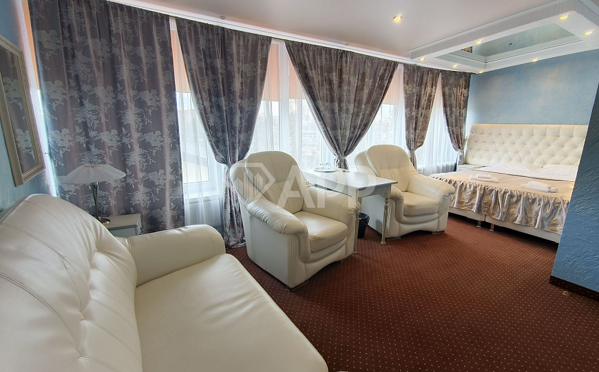 Продаю гостиницу с сетевым арендатором в центре, 585 м² фото