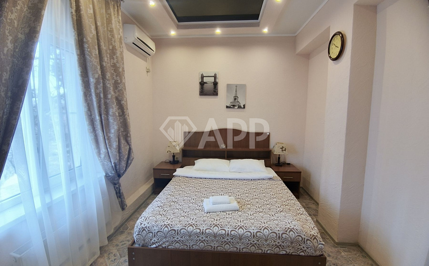 Продаю гостиницу с сетевым арендатором в центре, 585 м² фото