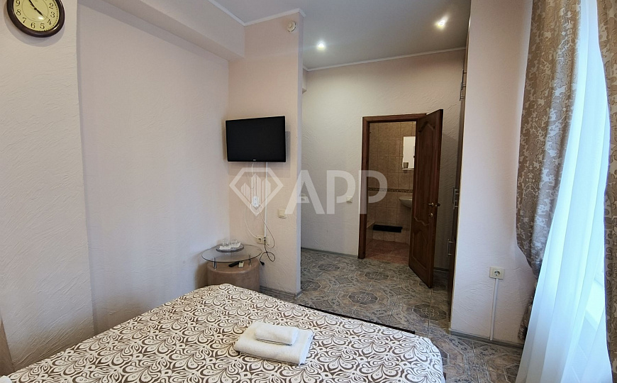Продаю гостиницу с сетевым арендатором в центре, 585 м² фото