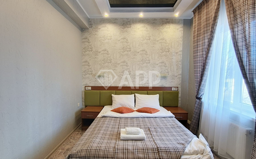Продаю гостиницу с сетевым арендатором в центре, 585 м² фото