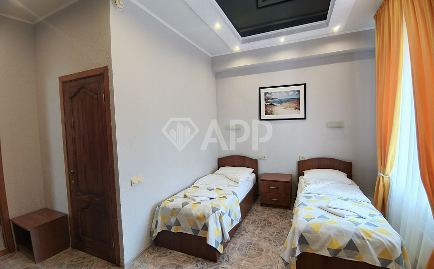 Продаю гостиницу с сетевым арендатором в центре, 585 м² фото