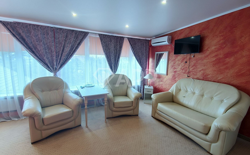 Продаю гостиницу с сетевым арендатором в центре, 585 м² фото