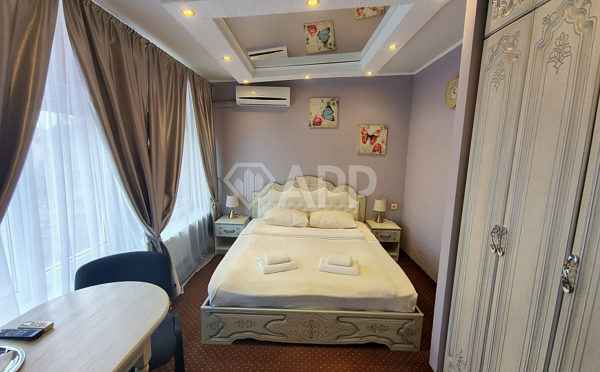 Продаю гостиницу с сетевым арендатором в центре, 585 м² фото