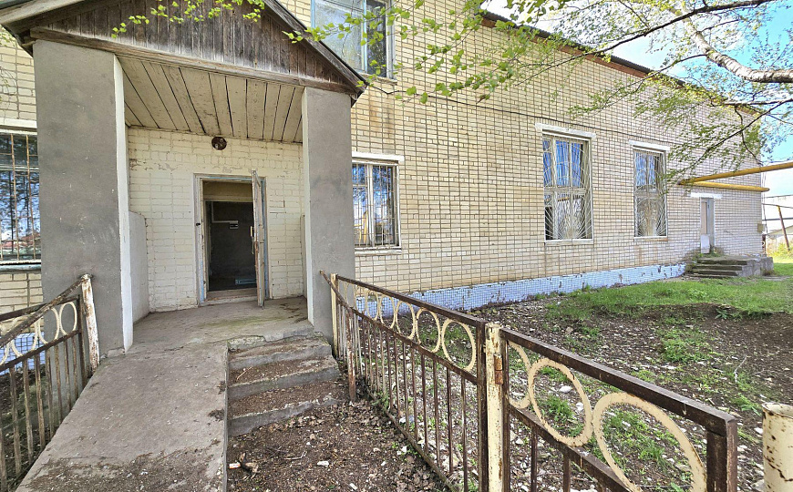Отдельно стоящее здание и земельный участок, 1 462 м² фото