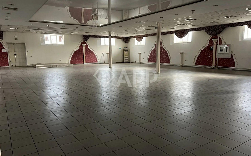 Сдам торговое помещение, 2 800 м² фото