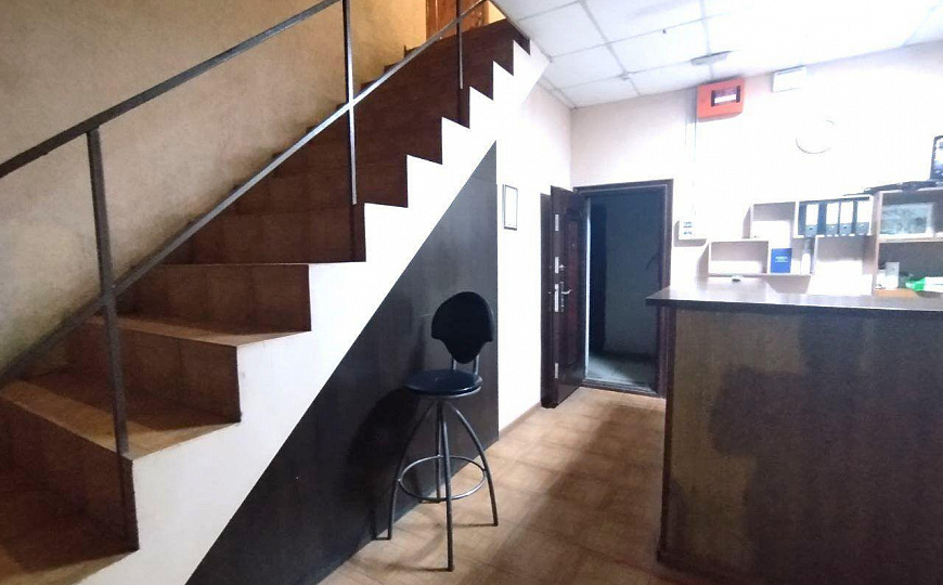 Отдельно стоящее здание с арендаторами 670 м2 фото