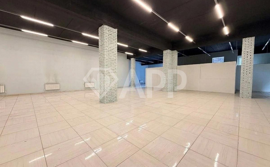 Отдельно стоящее здание 412 м² в аренду фото