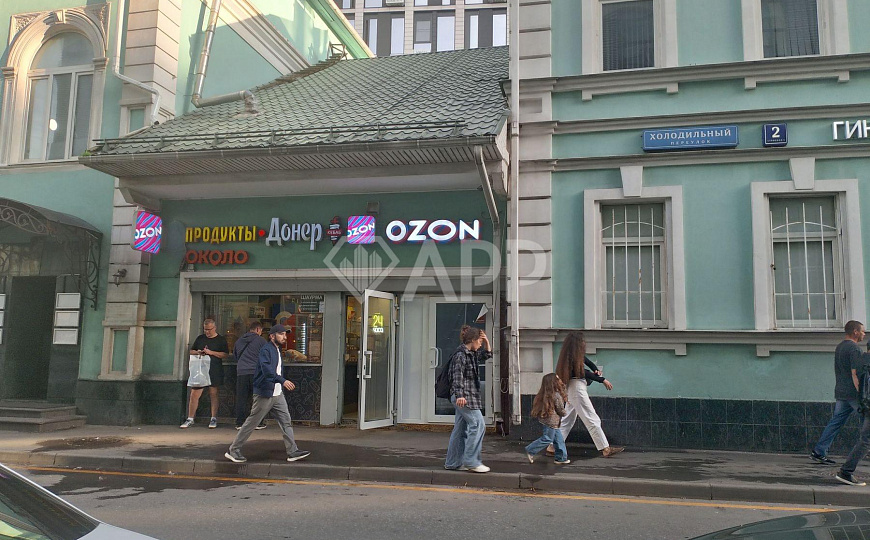  Сдам помещение в торговом центре в двух шагах от метро! 121м кв фото