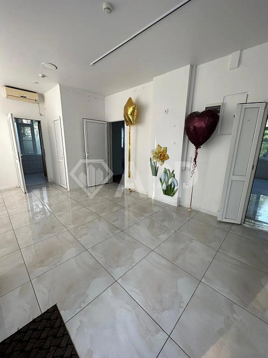 Сдам первый этаж в отдельно стоящем здании, 120 м² фото