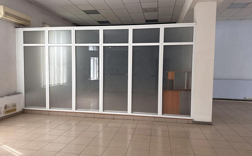 Торгово - выставочное помещение,  200 м² фото
