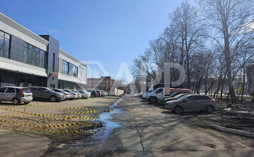 Помещение с витражными окнами фото