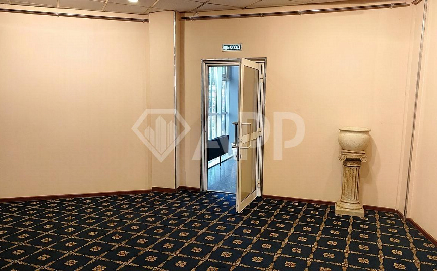 Сдам 142 м², у метро фото