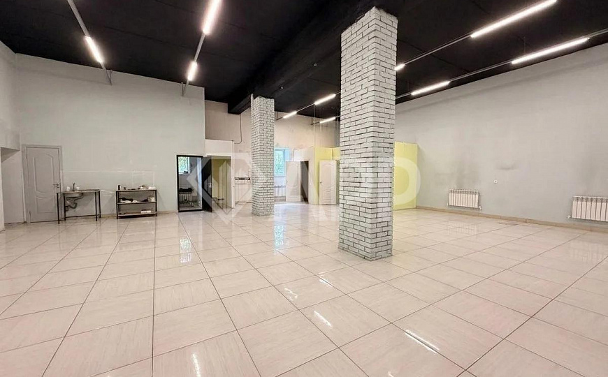 Отдельно стоящее здание 412 м² в аренду фото