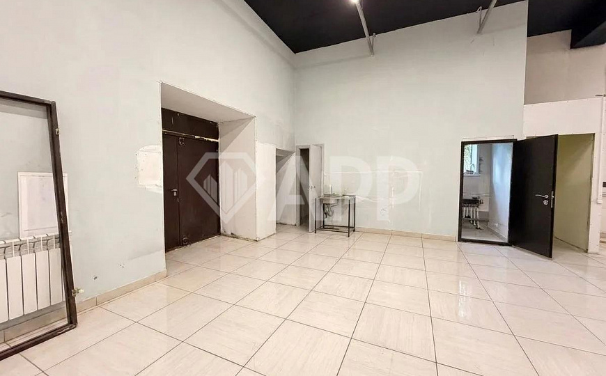 Отдельно стоящее здание 412 м² в аренду фото