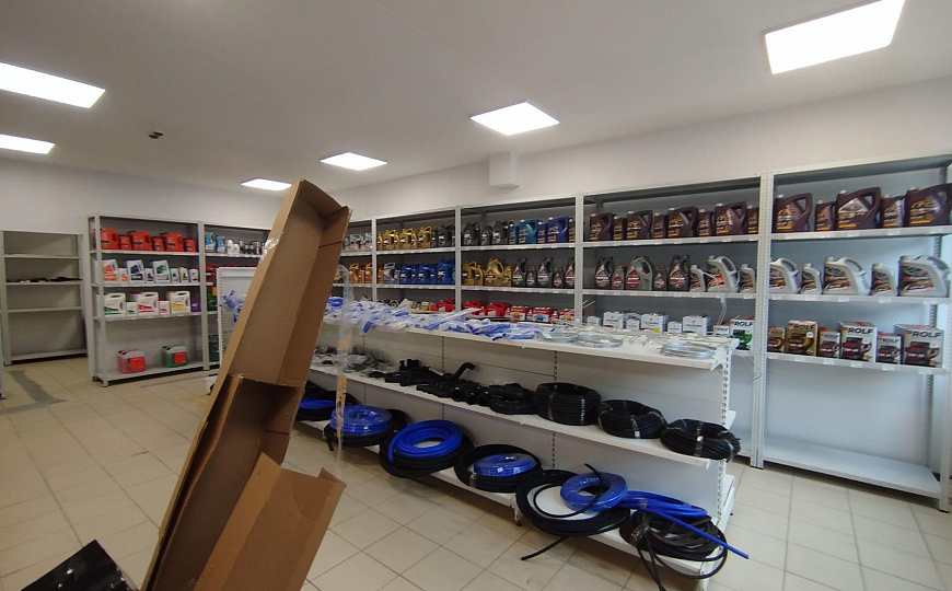 Здание магазина на первой линии 270 м2 фото