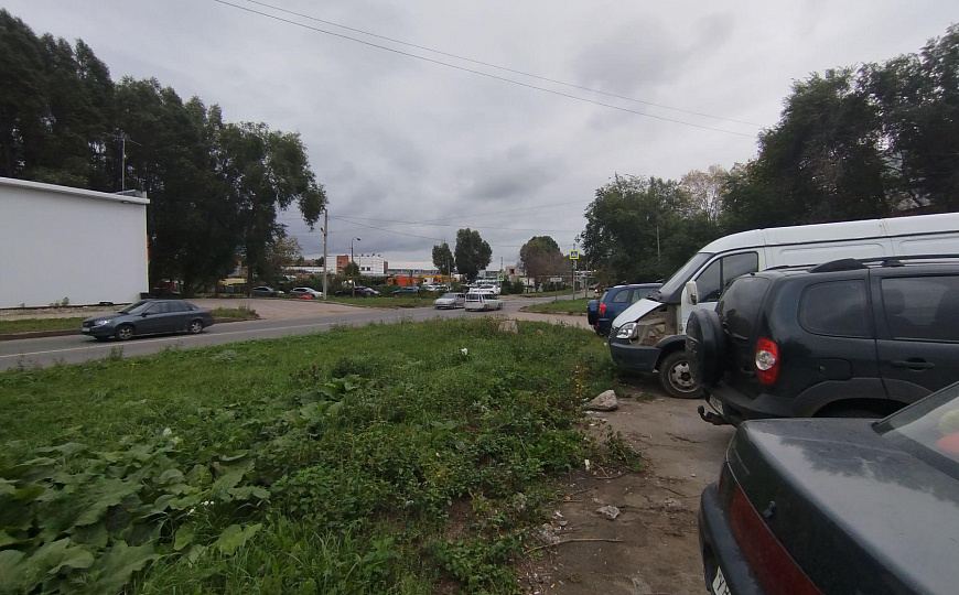Здание магазина на первой линии 270 м2 фото