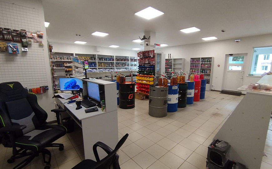 Здание магазина на первой линии 270 м2 фото