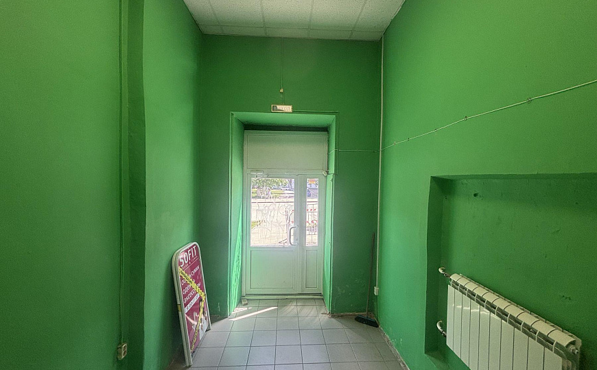 Продам торговое помещение  267 м² в центре г. Новокуйбышевска фото