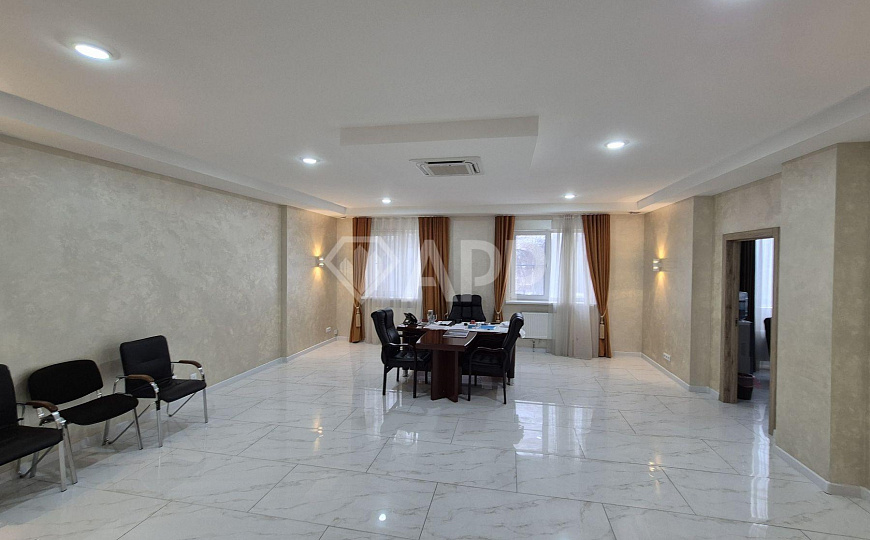 Сдам офисное помещение, 607 м² - 833 м² с отдельным входом и своей рецепцией фото