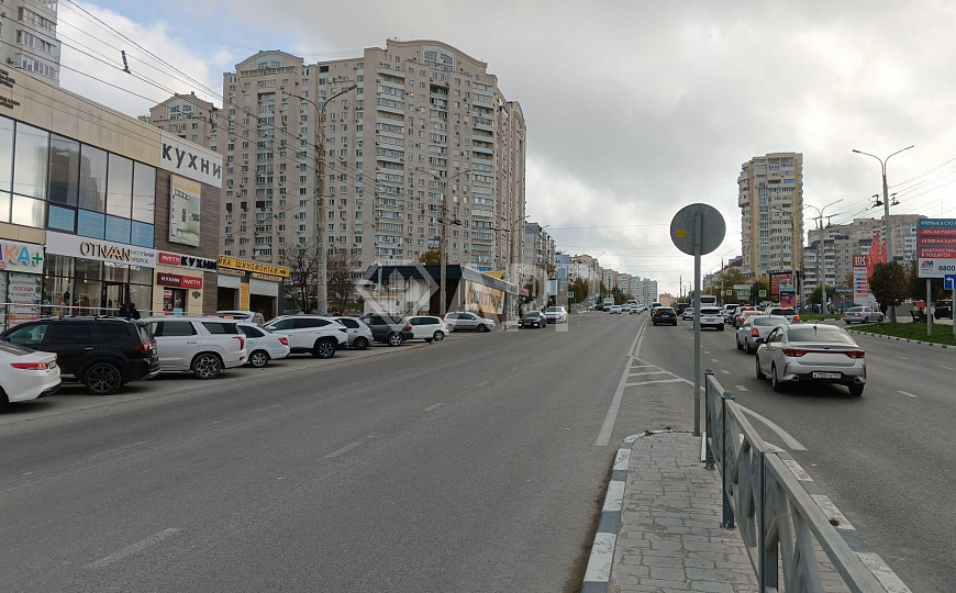 Сдаю на первой линии торговое помещение, 65 м² под магазин, кофейню, общепит, услуги, аптеку фото