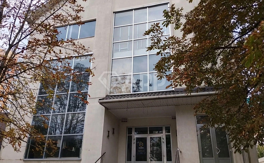 Продаю здание по ул. Ставропольской площадью  1 192 м² фото