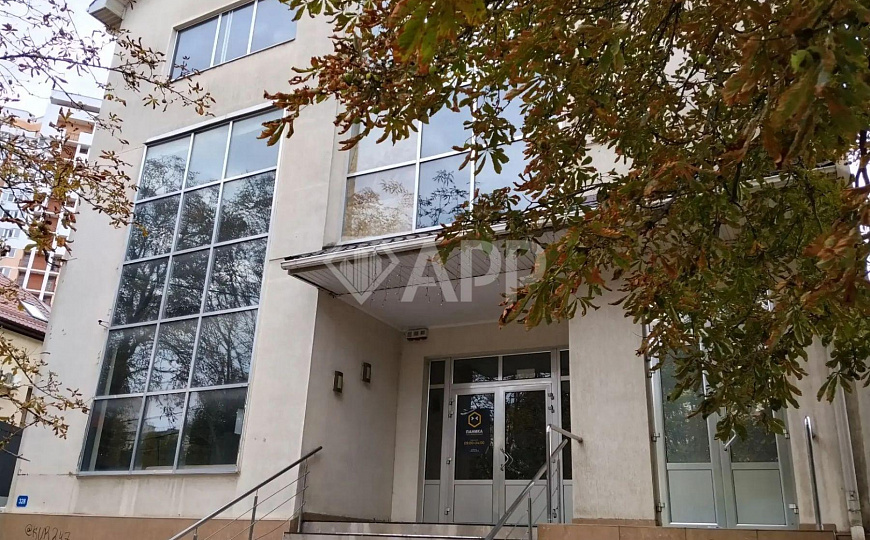 Продаю здание по ул. Ставропольской площадью  1 192 м² фото