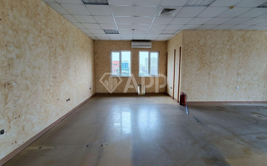 Продаю здание по ул. Ставропольской площадью  1 192 м² фото