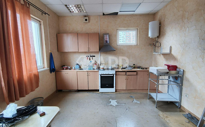 Продаю здание по ул. Ставропольской площадью  1 192 м² фото